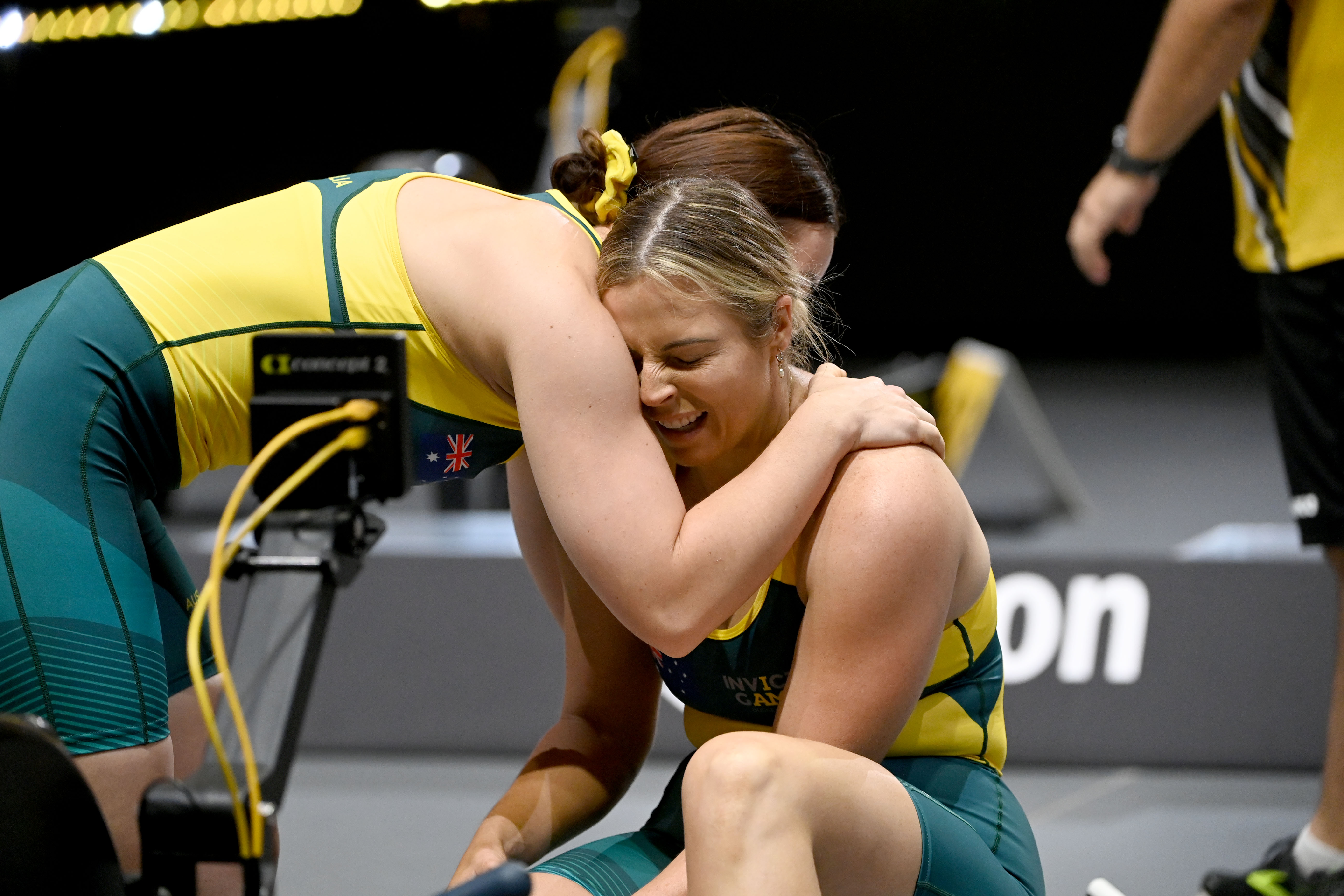 Erin Brigden embraces Laura Reynell in the indoo rowing at Invictus Games Dusseldorf 2023